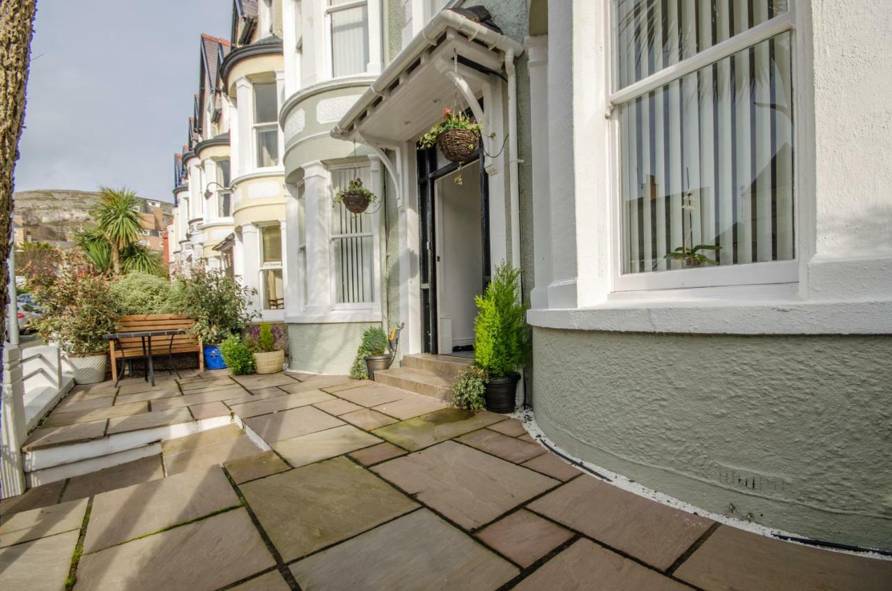 Welsh Cosy Apartments 랜디드노 외부 사진